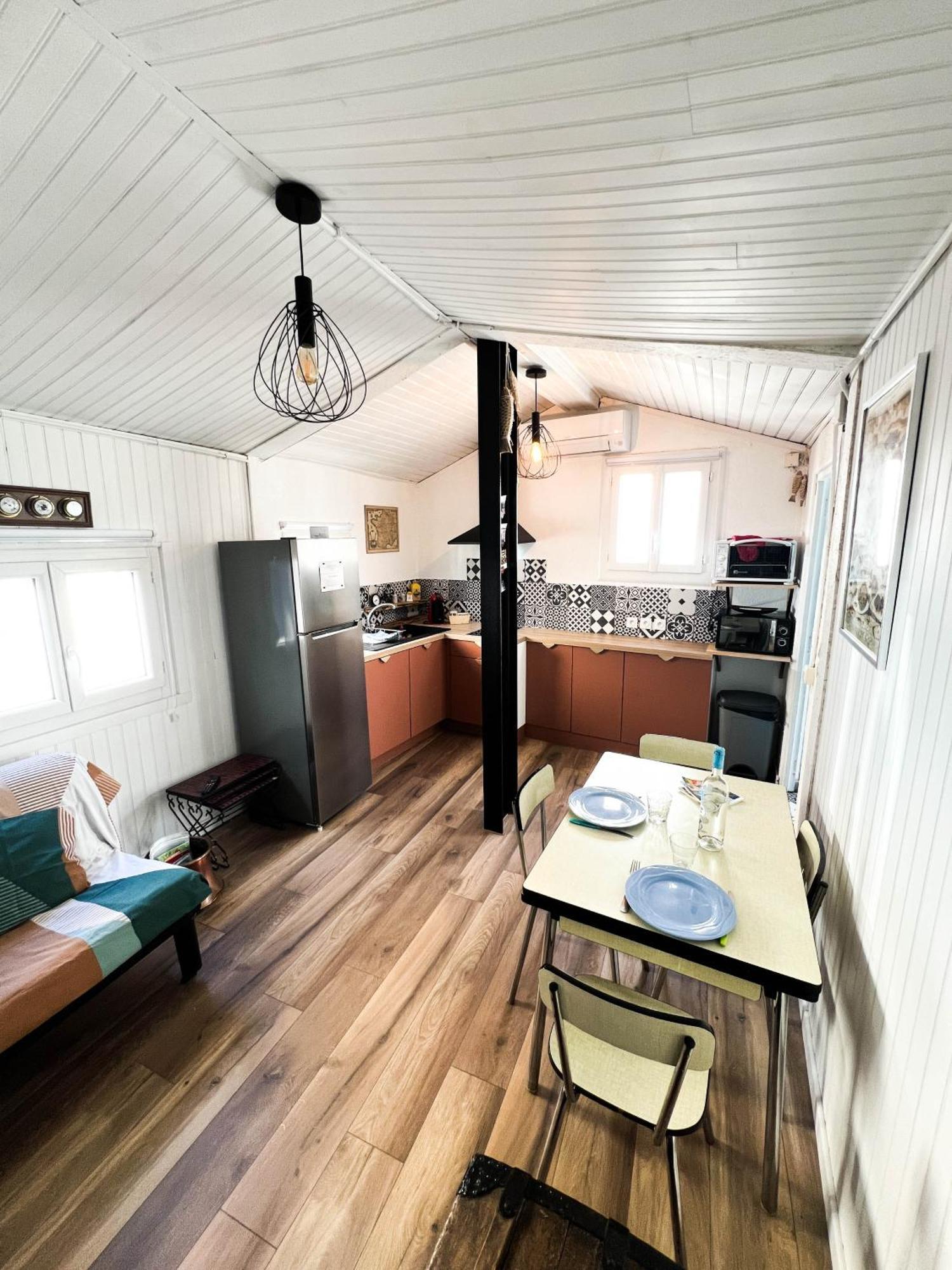 Maisonnette De Pecheur Chauffee Et Climatisee Holiday home Port-la-Nouvelle
